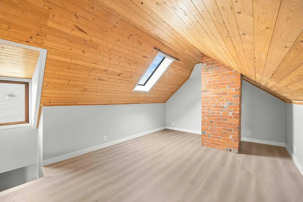 528 21 Avenue SW Calgary AB T2S 0H1