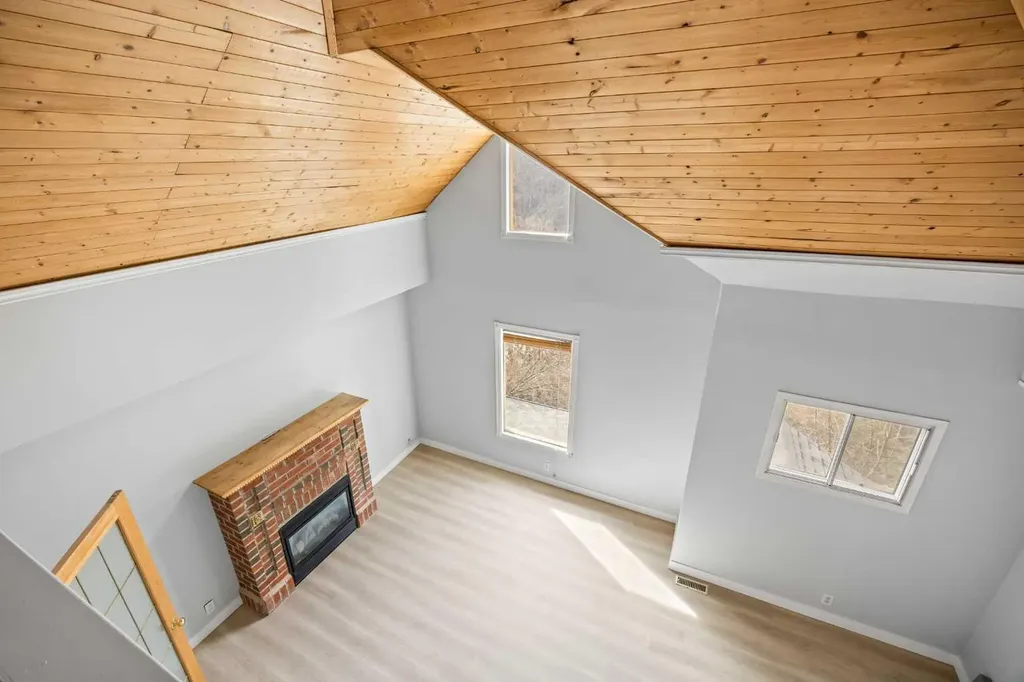 528 21 Avenue SW Calgary AB T2S 0H1