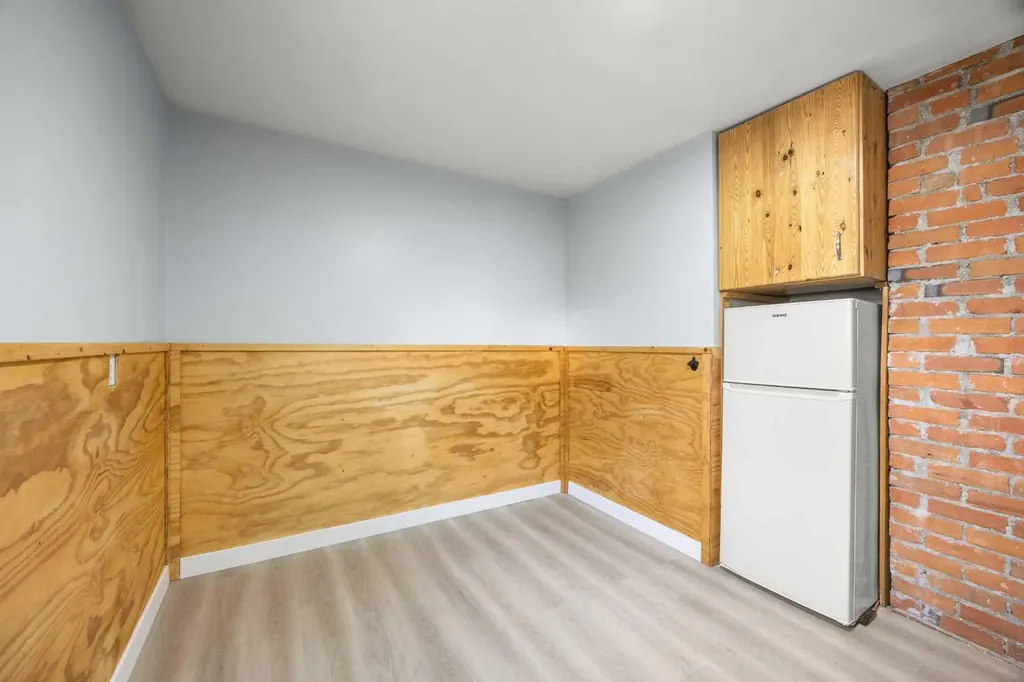 528 21 Avenue SW Calgary AB T2S 0H1