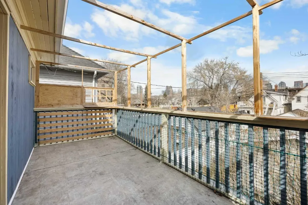 528 21 Avenue SW Calgary AB T2S 0H1
