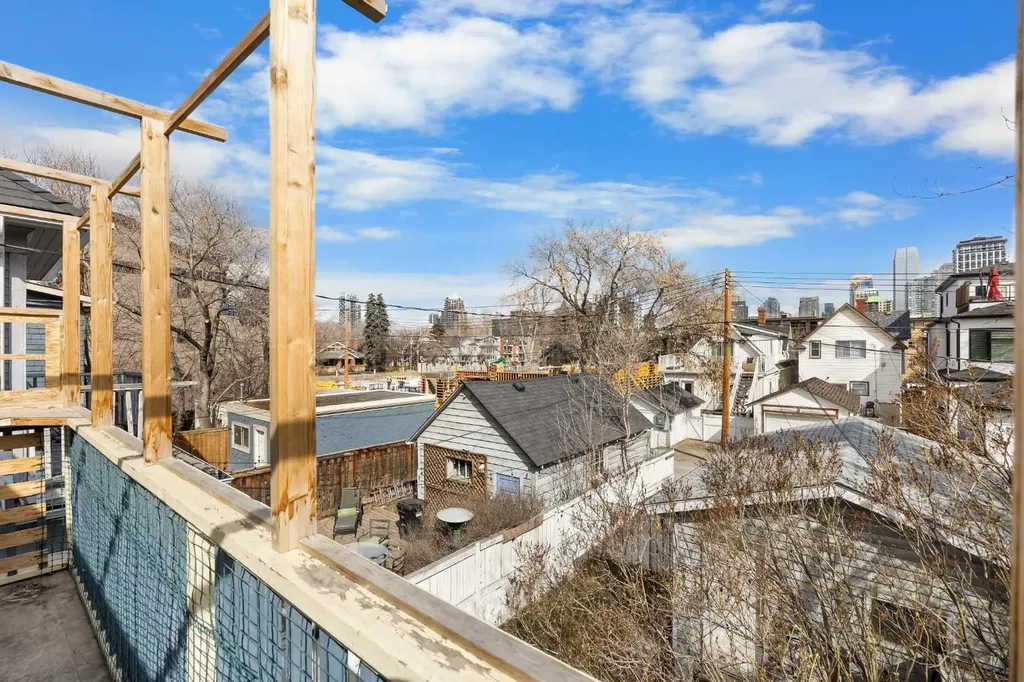528 21 Avenue SW Calgary AB T2S 0H1