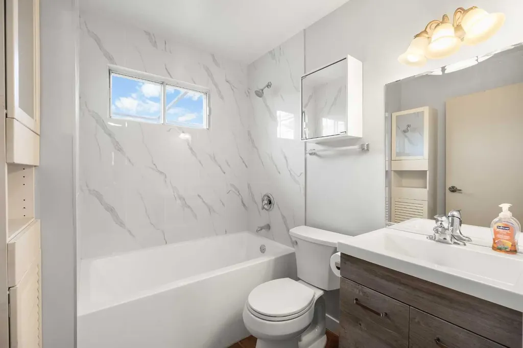 528 21 Avenue SW Calgary AB T2S 0H1