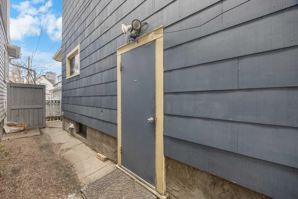 528 21 Avenue SW Calgary AB T2S 0H1