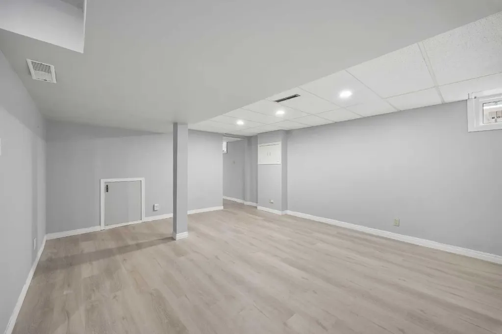 528 21 Avenue SW Calgary AB T2S 0H1