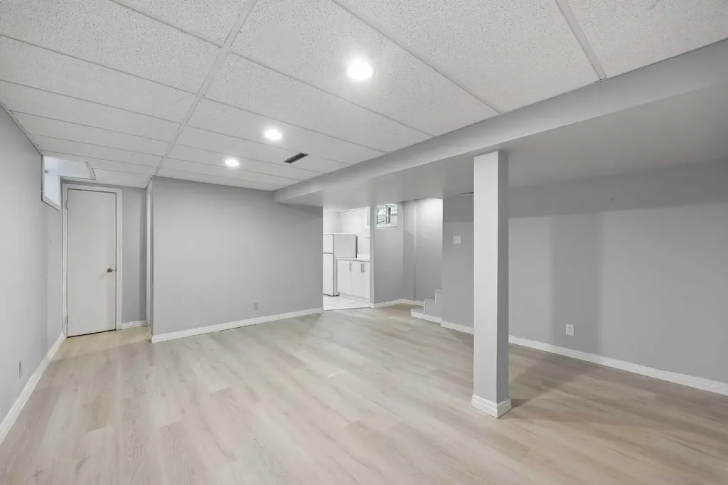 528 21 Avenue SW Calgary AB T2S 0H1