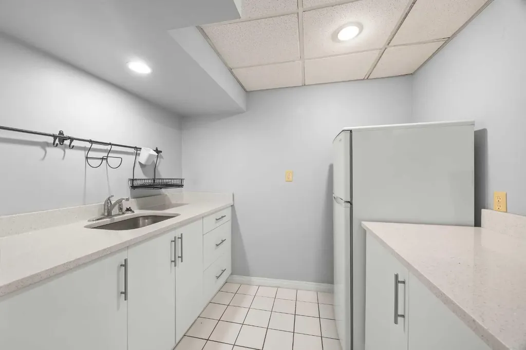 528 21 Avenue SW Calgary AB T2S 0H1
