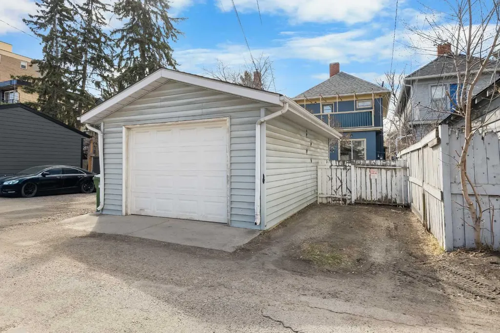 528 21 Avenue SW Calgary AB T2S 0H1