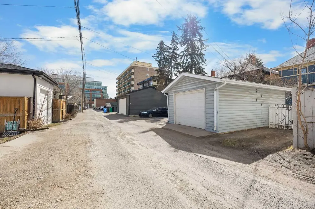 528 21 Avenue SW Calgary AB T2S 0H1