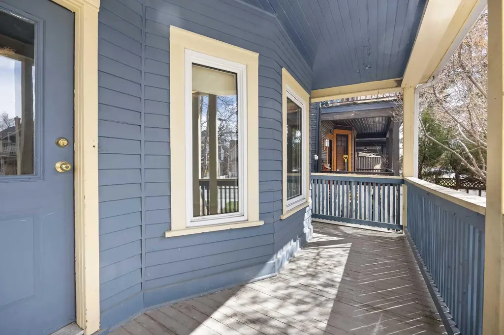 528 21 Avenue SW Calgary AB T2S 0H1