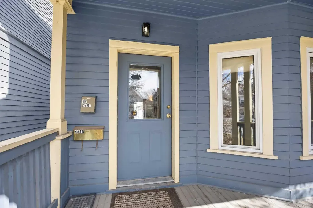 528 21 Avenue SW Calgary AB T2S 0H1