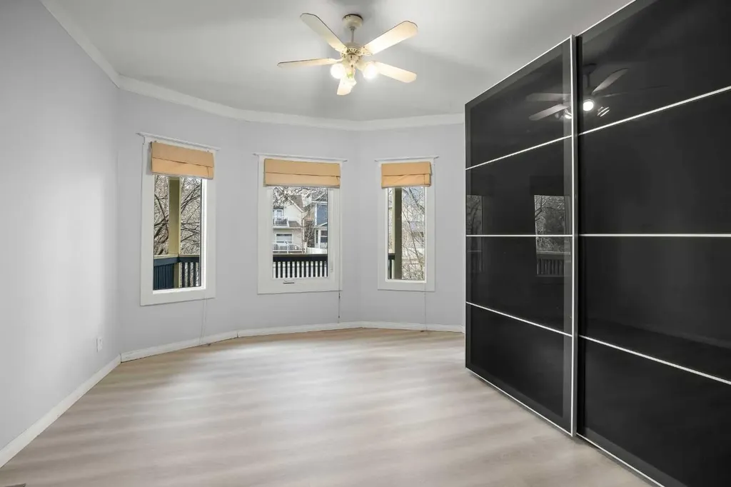 528 21 Avenue SW Calgary AB T2S 0H1