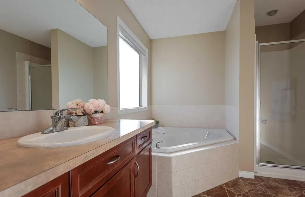 125 Silverado Range Cove SW Calgary AB T2X 0E1
