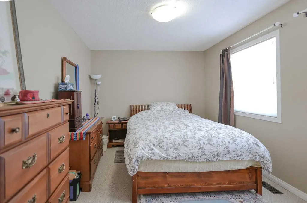 125 Silverado Range Cove SW Calgary AB T2X 0E1