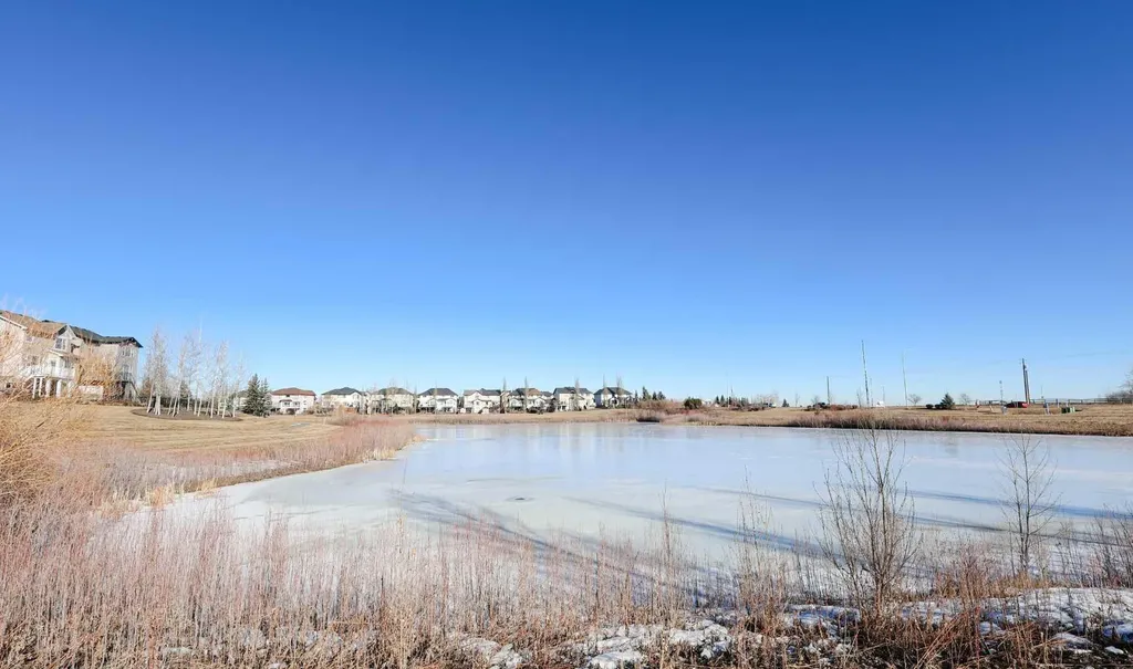 125 Silverado Range Cove SW Calgary AB T2X 0E1