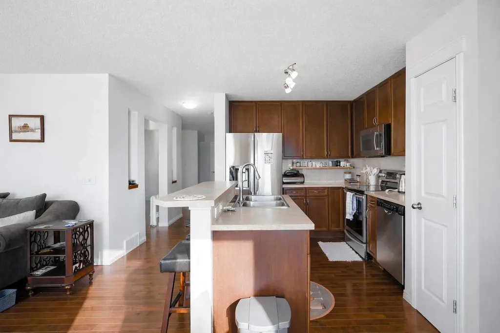 125 Silverado Range Cove SW Calgary AB T2X 0E1