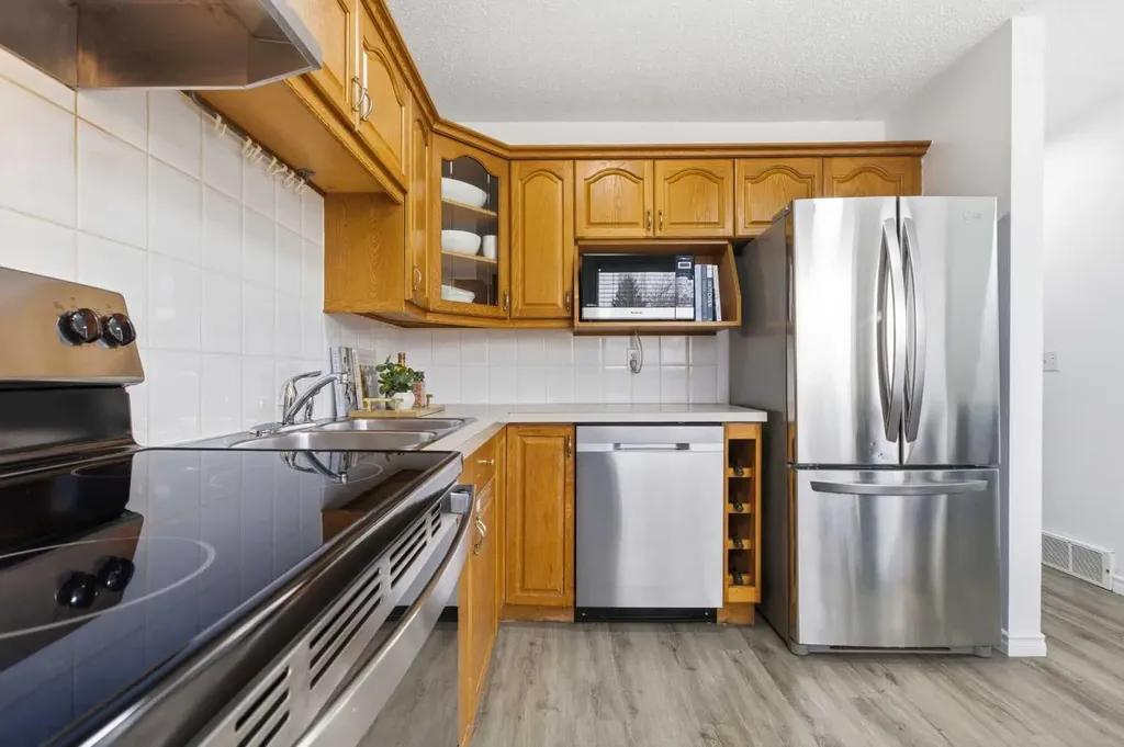 123 Queensland Drive SE Calgary AB T2J 5J4