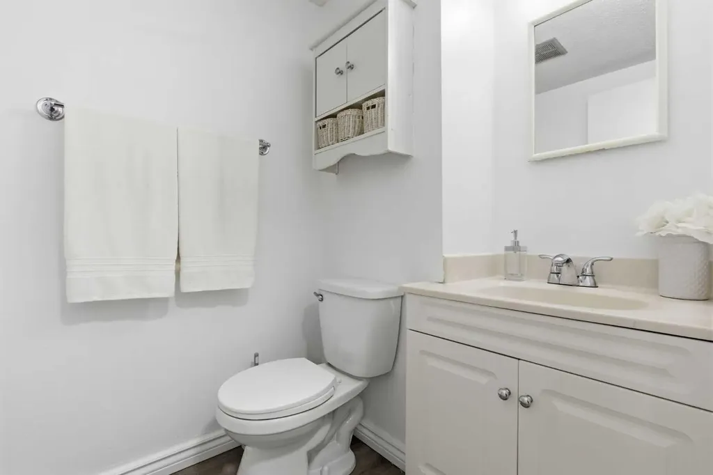 123 Queensland Drive SE Calgary AB T2J 5J4
