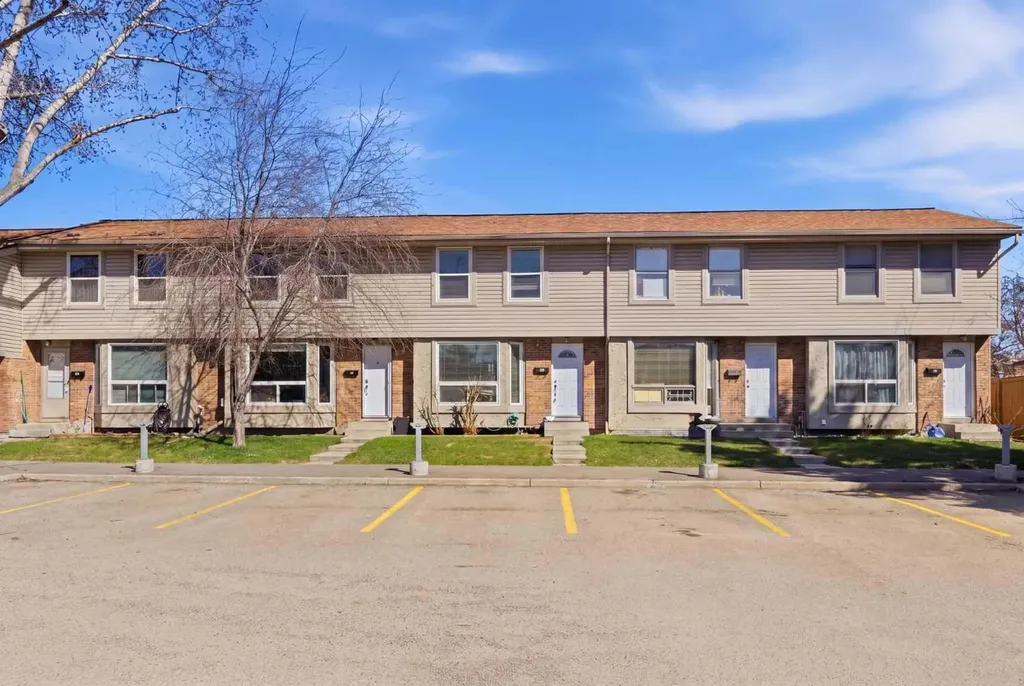 123 Queensland Drive SE Calgary AB T2J 5J4