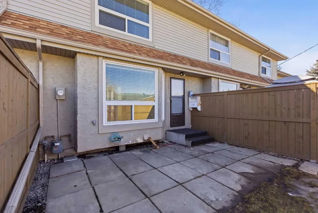 123 Queensland Drive SE Calgary AB T2J 5J4