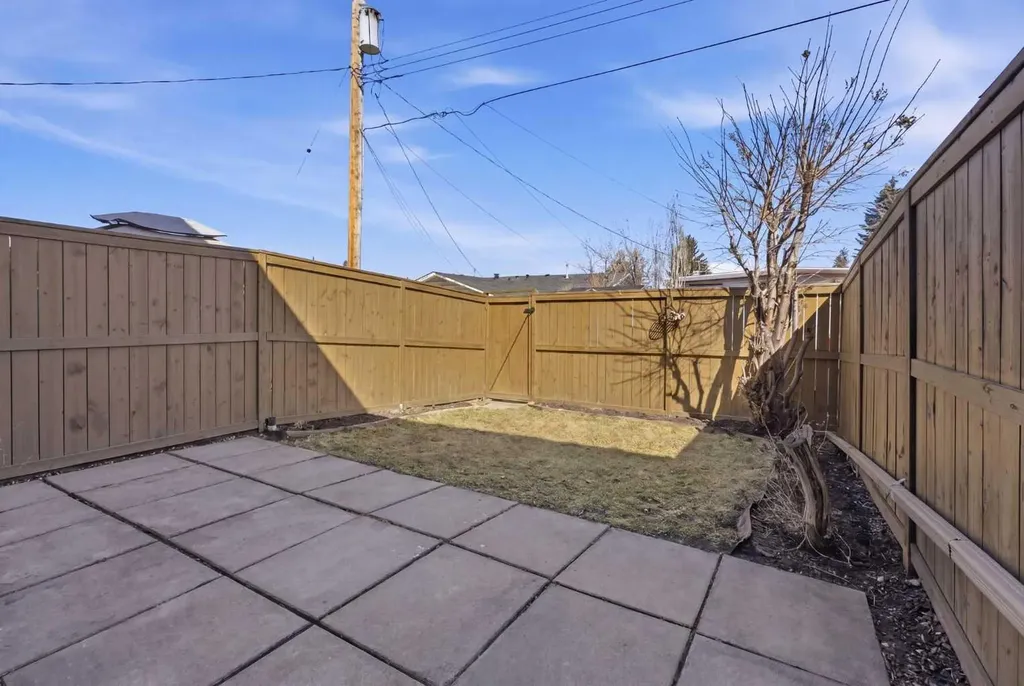 123 Queensland Drive SE Calgary AB T2J 5J4