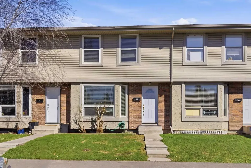 123 Queensland Drive SE Calgary AB T2J 5J4