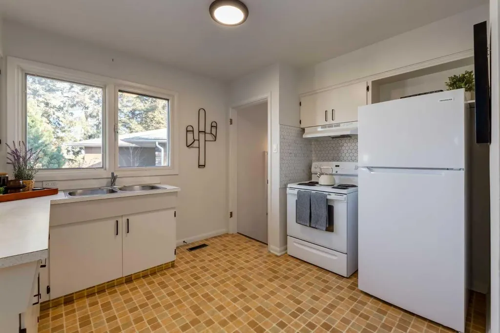 126 Winston Drive SW Calgary AB T3C 2P9