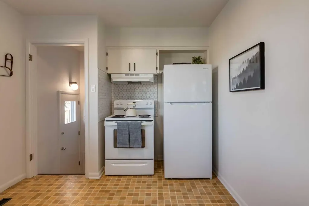 126 Winston Drive SW Calgary AB T3C 2P9