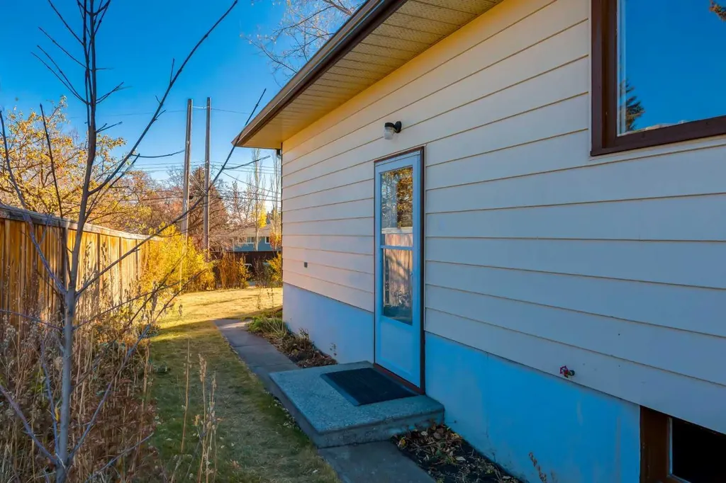 126 Winston Drive SW Calgary AB T3C 2P9