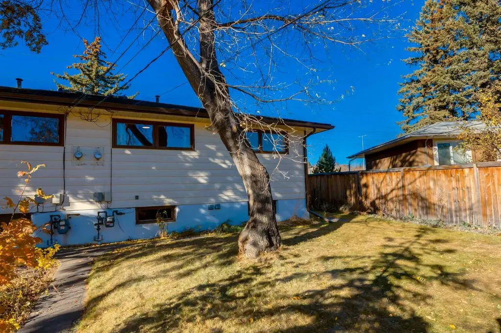 126 Winston Drive SW Calgary AB T3C 2P9