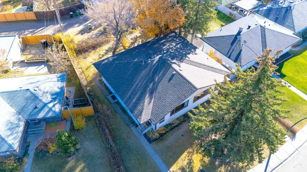 126 Winston Drive SW Calgary AB T3C 2P9