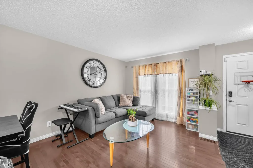 207 Elgin Meadows Gardens SE Calgary AB T2Z1B4