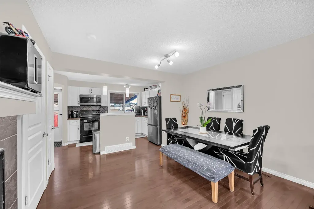 207 Elgin Meadows Gardens SE Calgary AB T2Z1B4