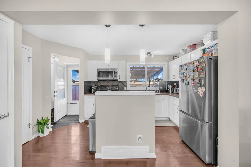 207 Elgin Meadows Gardens SE Calgary AB T2Z1B4