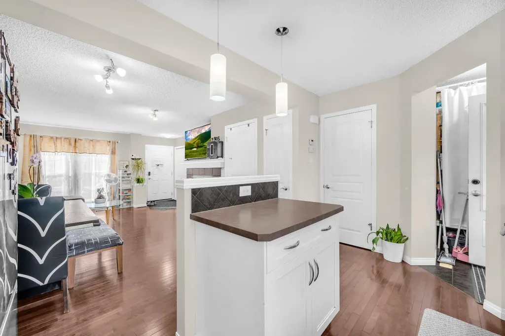 207 Elgin Meadows Gardens SE Calgary AB T2Z1B4