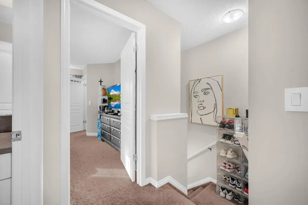 207 Elgin Meadows Gardens SE Calgary AB T2Z1B4