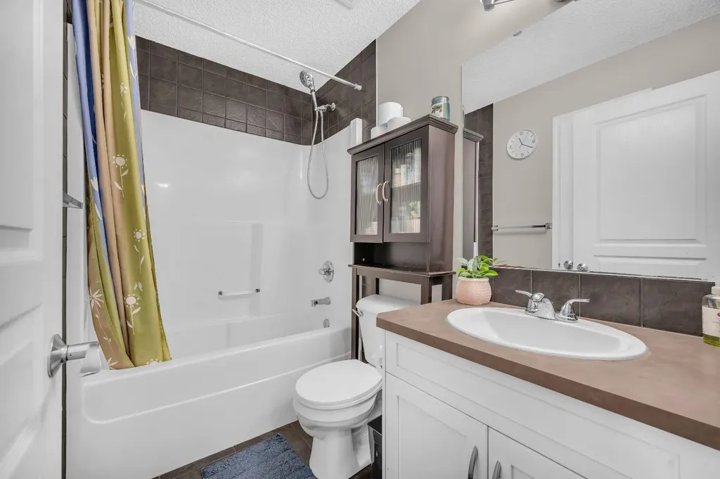 207 Elgin Meadows Gardens SE Calgary AB T2Z1B4