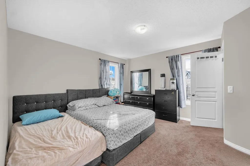 207 Elgin Meadows Gardens SE Calgary AB T2Z1B4