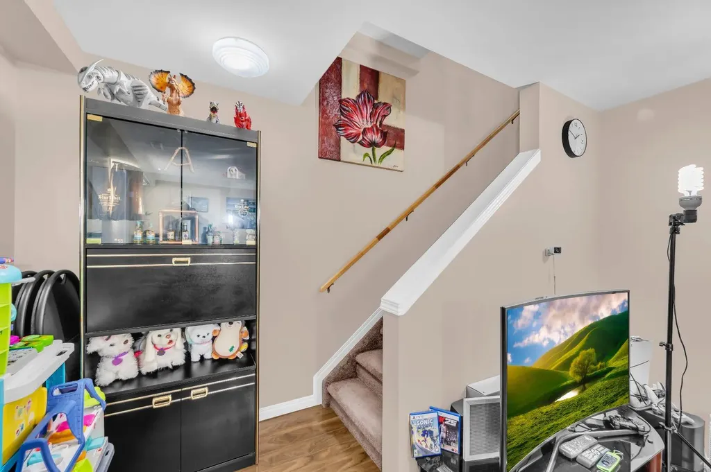 207 Elgin Meadows Gardens SE Calgary AB T2Z1B4
