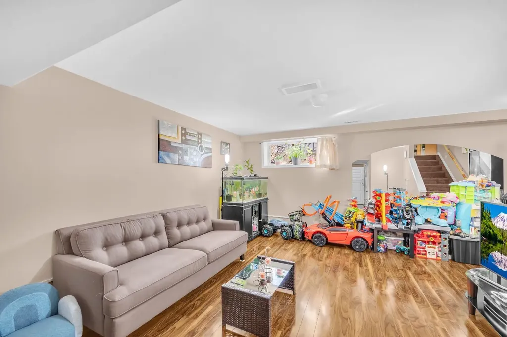 207 Elgin Meadows Gardens SE Calgary AB T2Z1B4
