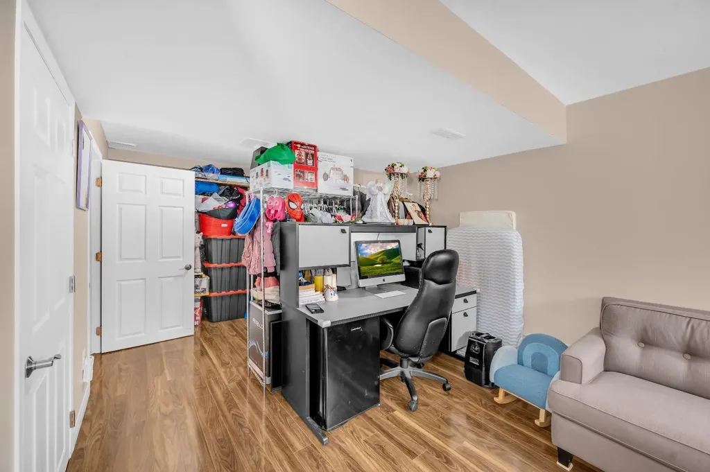 207 Elgin Meadows Gardens SE Calgary AB T2Z1B4