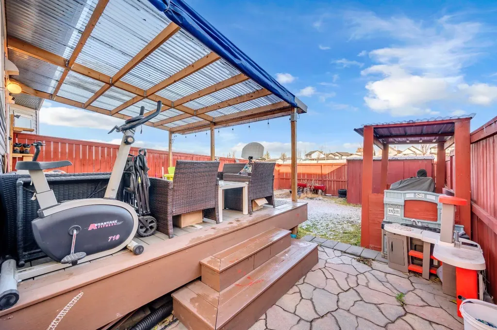 207 Elgin Meadows Gardens SE Calgary AB T2Z1B4