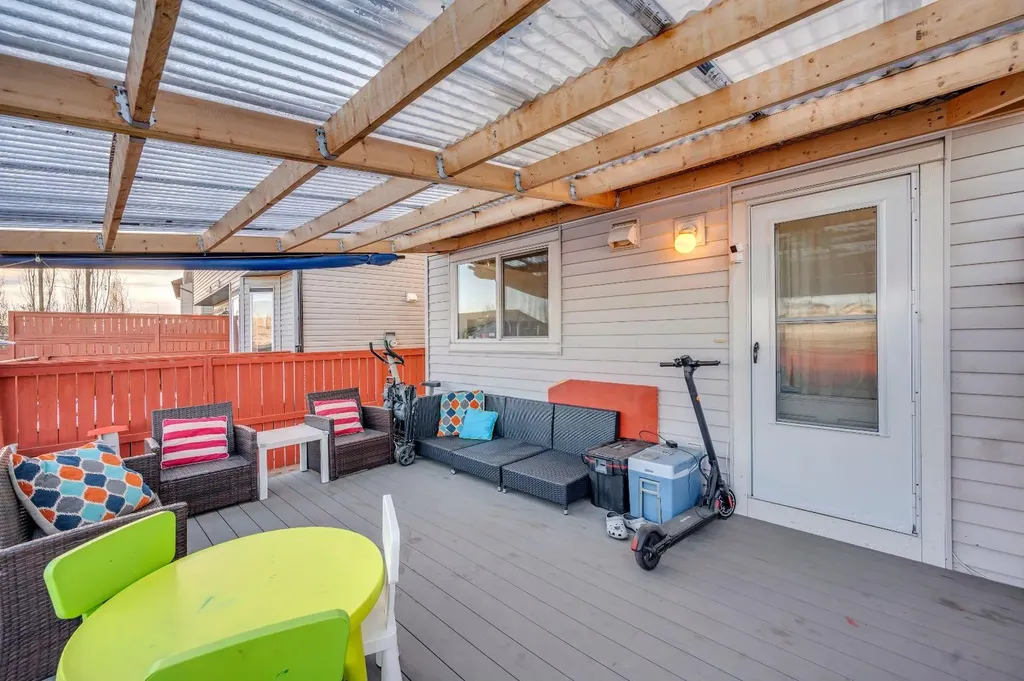 207 Elgin Meadows Gardens SE Calgary AB T2Z1B4