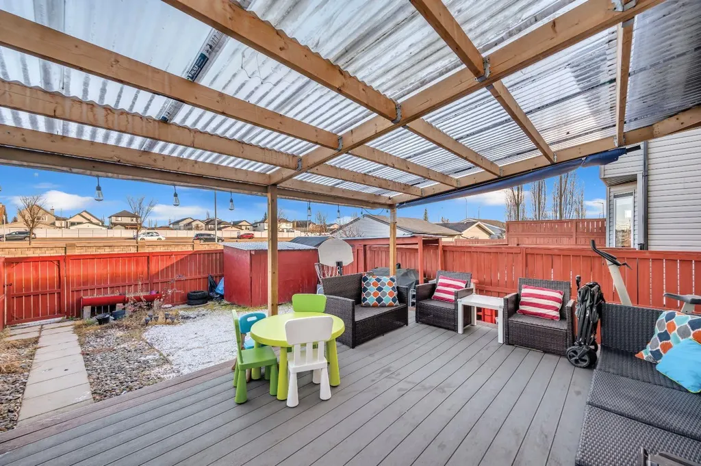 207 Elgin Meadows Gardens SE Calgary AB T2Z1B4