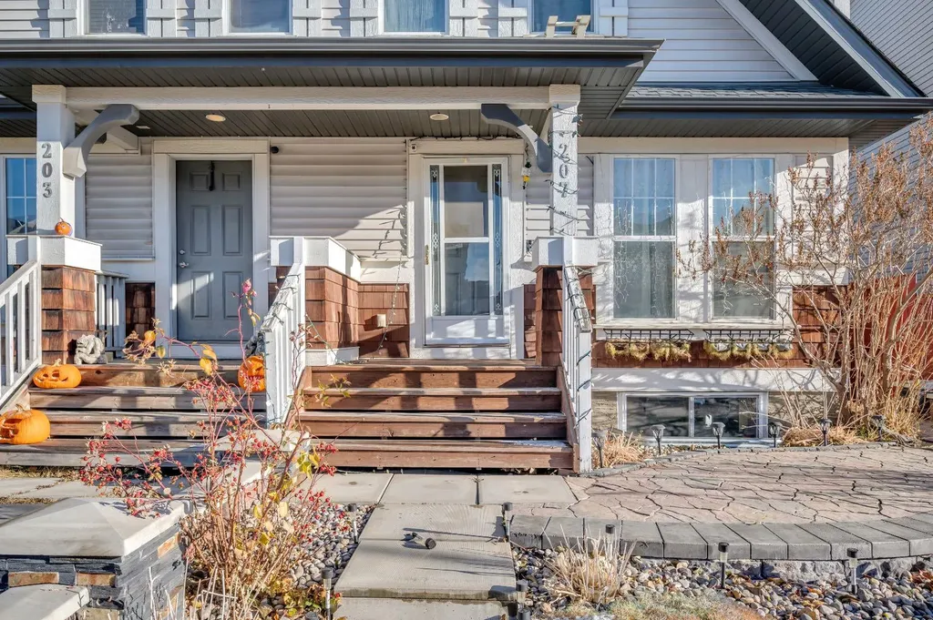 207 Elgin Meadows Gardens SE Calgary AB T2Z1B4