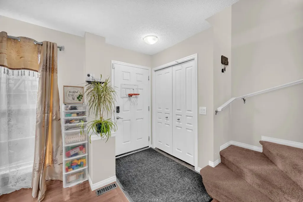 207 Elgin Meadows Gardens SE Calgary AB T2Z1B4