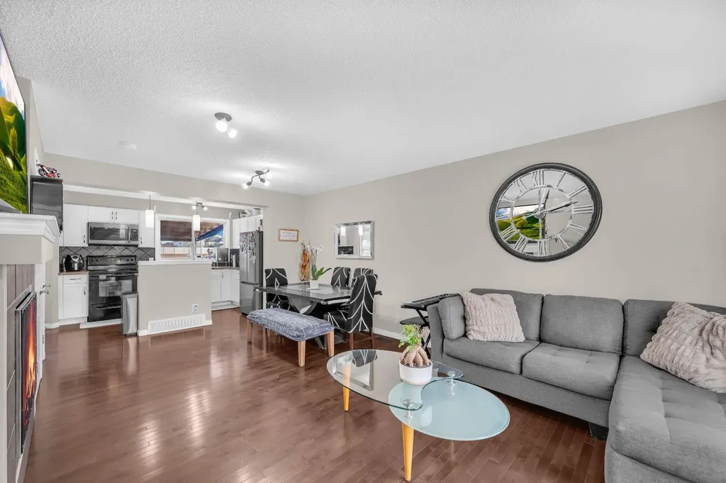 207 Elgin Meadows Gardens SE Calgary AB T2Z1B4
