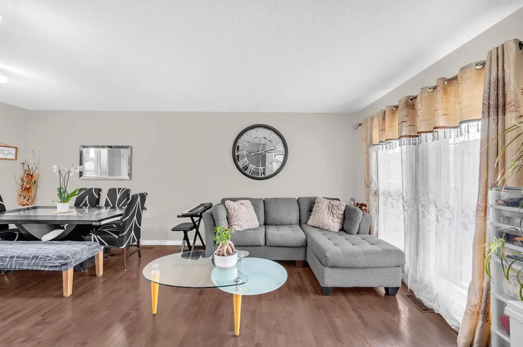 207 Elgin Meadows Gardens SE Calgary AB T2Z1B4