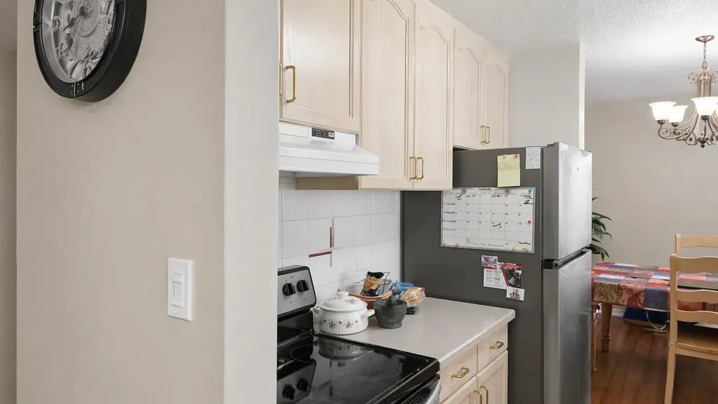 723 57 Avenue SW Calgary AB T2V 4Z3