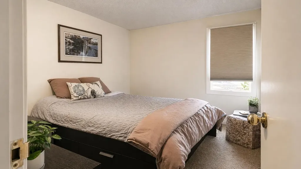 723 57 Avenue SW Calgary AB T2V 4Z3