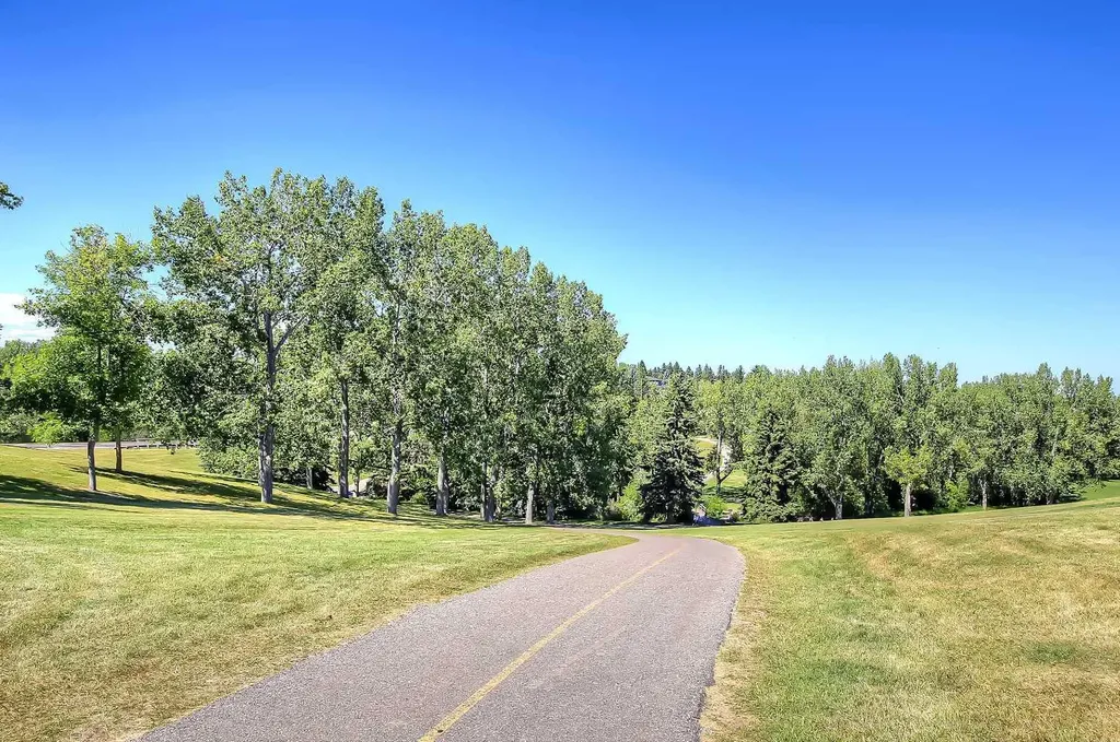 1009 18 Avenue NW Calgary AB T2M 0V8